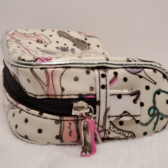 Bombay Duck London make up bag - Picture 2 of 5